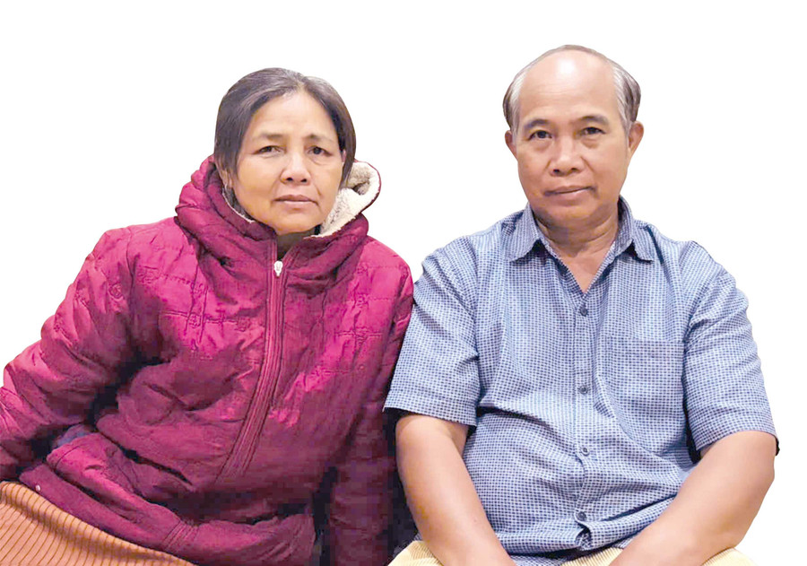 For over 30 years, Dr. Nay Blum and his wife have worked side by side to care for the health of local residents. Photo: Hồng Thương