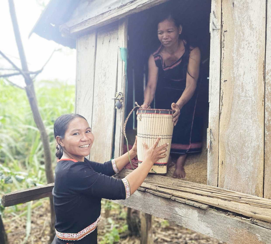 Members contribute rice to the 'Charity Rice Granary' of the Klah Village Women's Union.