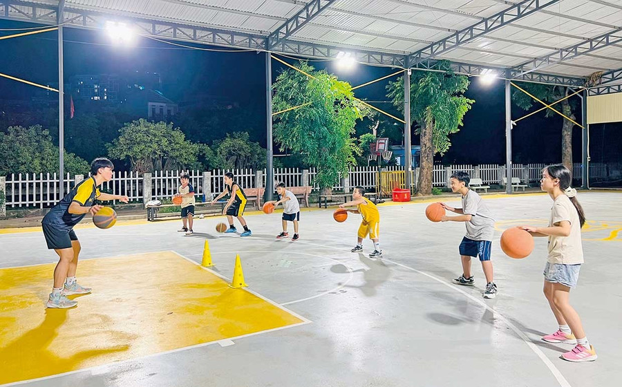 The Basketball Club (under the Provincial Youth Activity Center) maintains activities to help children improve their health and agility. Photo: M.N The Basketball Club (under the Provincial Youth Activity Center) maintains activities to help children improve their health and agility. Photo: M.N