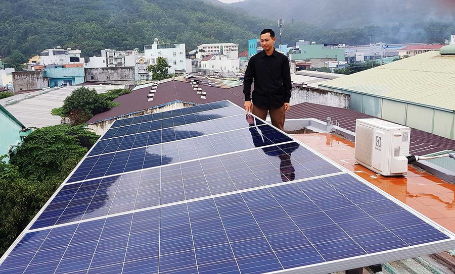Rooftop solar power model installed at a household in Quy Nhơn Ward. Photo: T.Lợi Rooftop solar power model installed at a household in Quy Nhơn Ward.