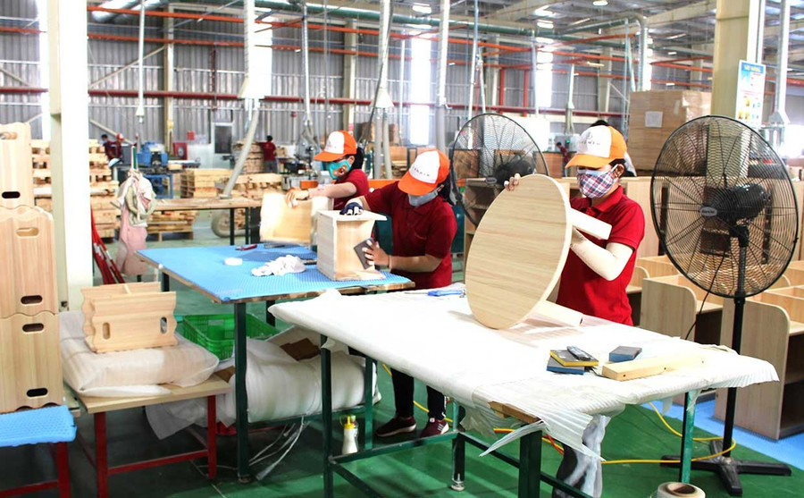 Export wood processing activities by enterprises in Nhon Hoi A Industrial Park. Photo: N.H Export wood processing activities by enterprises in Nhon Hoi A Industrial Park.