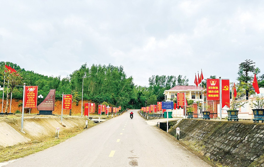 A model road in Nang An village (Van Duc Commune). Photo: D.D