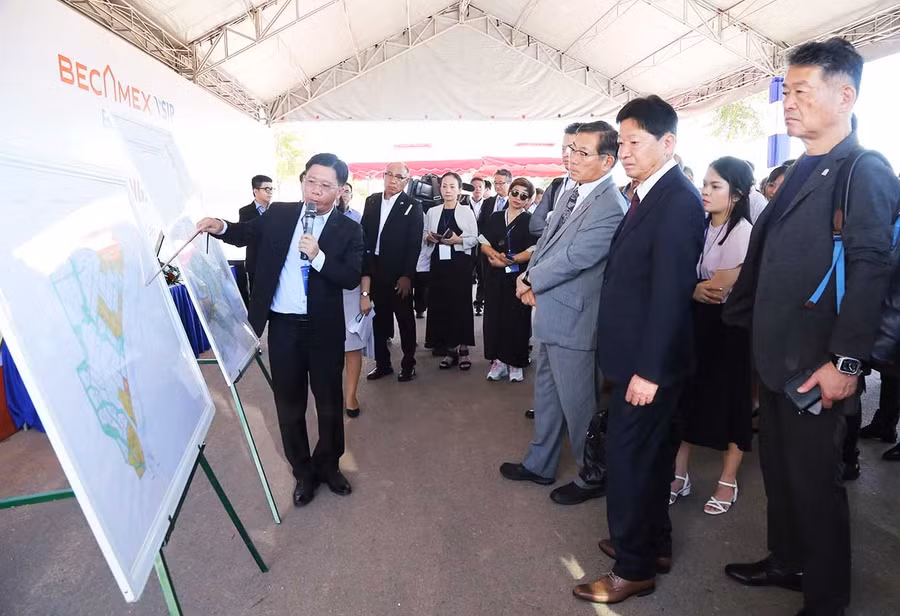 Foreign investors conducting field surveys at Becamex VSIP Binh Dinh Industrial Park, Van Canh commune.