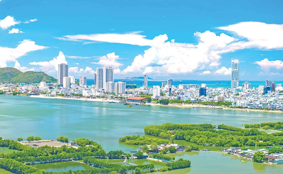 Một góc Quy Nhơn nhìn từ trên cao.