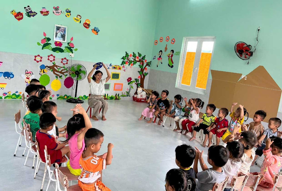 A new, modern classroom at Hoa Sen Kindergarten, sponsored by Hoàng Như Yến. Photo: Minh Châu nguon-coi-bg10-1.jpg