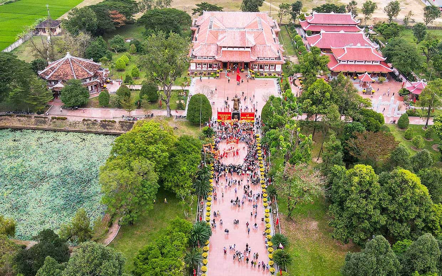 The Ngọc Hồi - Đống Đa Victory Festival, held annually at the Quang Trung Museum, attracts large crowds of locals and tourists. Photo: Ngọc Nhuận