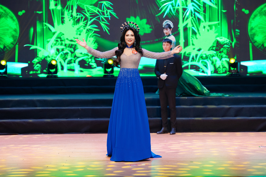 Contestants gracefully present themselves in ao dai. Photo: Provided by Organizers Contestants gracefully present themselves in ao dai. Photo: Provided by Organizers