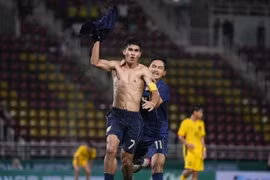 Kakana Khamyok takes off his shirt to celebrate Thailand's late goal in the U23 Asian Cup qualifier against Malaysia on Sept. 9, 2025. Photo by FAT