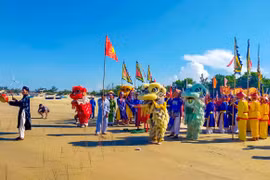 Fishermen from the Trung Lương lagoon community perform the Nam Hai deity welcoming ceremony on the beach. Photo: Provided by the correspondent
