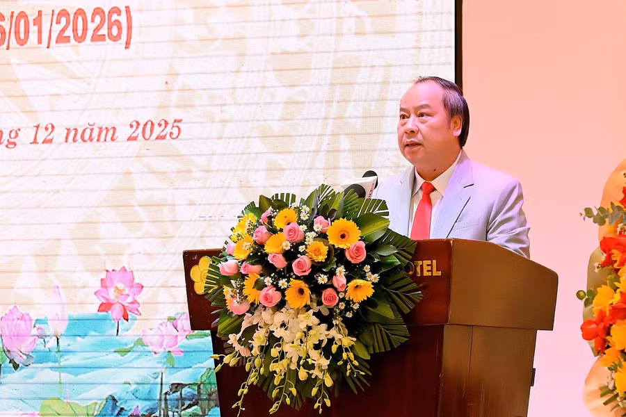 Head of the Provincial National Assembly Delegation Châu Ngọc Tuấn affirms the Delegation’s commitment to upholding tradition and fulfilling the responsibilities of the people’s representatives. Photo: Đức Thụy