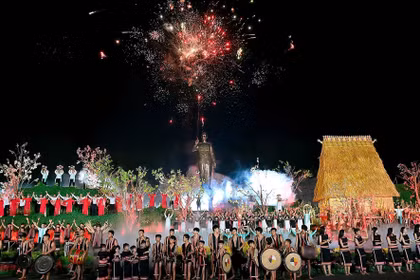 Gia Lai: Low-Altitude Fireworks Display at the "Gong Festival Night" Art Program