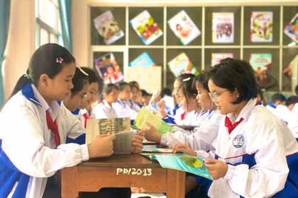 Students read books of their choice during an extracurricular session. Photo: Lam Nguyen