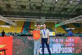 Nguyễn Lê Liên Quỳnh (right) is the only Vietnamese athlete participating in the Three-Cushion Carom Billiards World Championship.