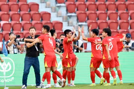 <p style="text-align: justify;"><b>(GLO) – The Vietnam U22 team faced considerable challenges against the Philippines U22 in the men's football semi-final at the 33rd SEA Games. However, Rajamangala Stadium witnessed a dramatic surge from the Vietnamese players at the decisive moment, securing the first ticket to the final.</b></p>