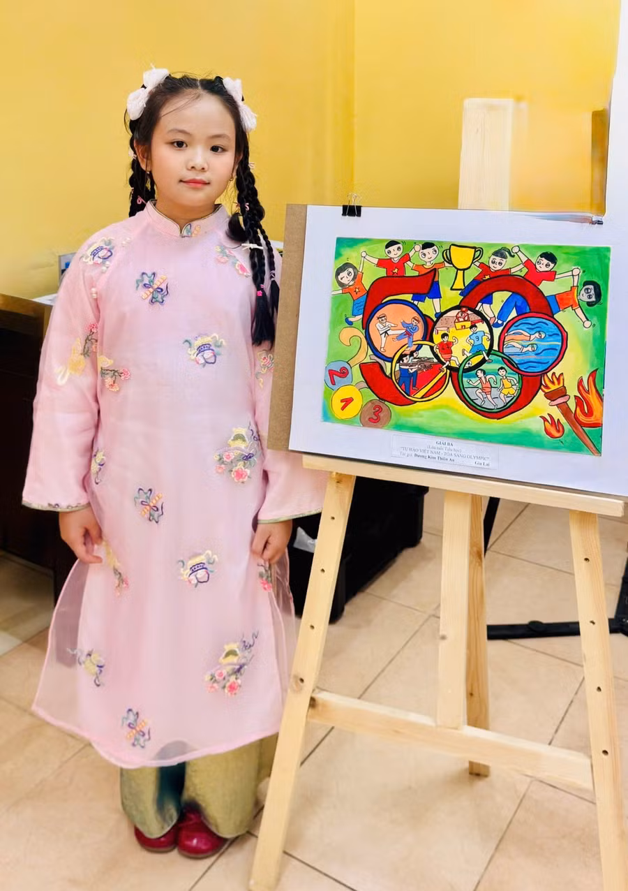 thien-an-ben-tac-pham-giup-em-gianh-giai-ba-cuoc-thi-ve-tranh-sac-mau-olympic-viet-nam-50-nam-tu-hao-va-khat-vong-5224-4835.jpg