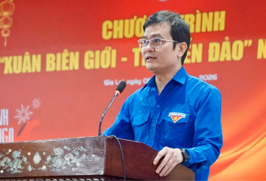 bi-thu-thu-nhat-tw-doan-tang-qua-tet-tai-gia-lai-3.jpg