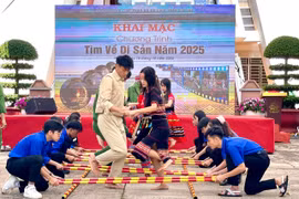 500 Gia Lai students join “journey back to heritage” cultural program